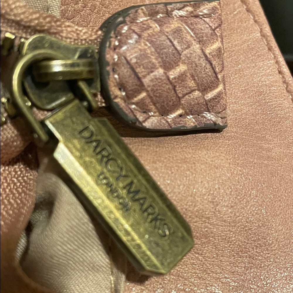 Darcy Marks London Vegan-Taupe Leather Shoulder Bag - Picture 3 of 7